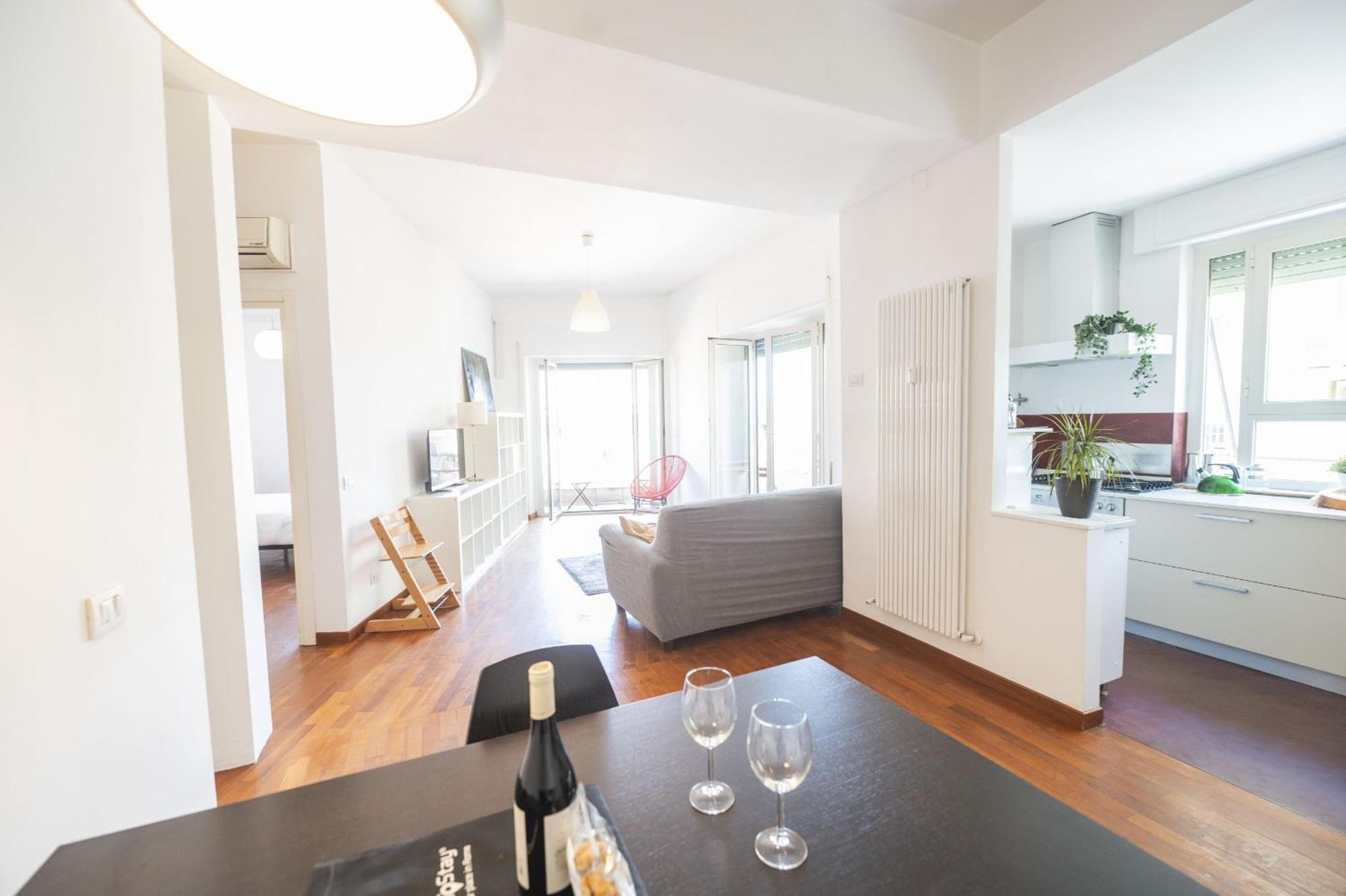 Lightsome And Large Family Apartment Rom