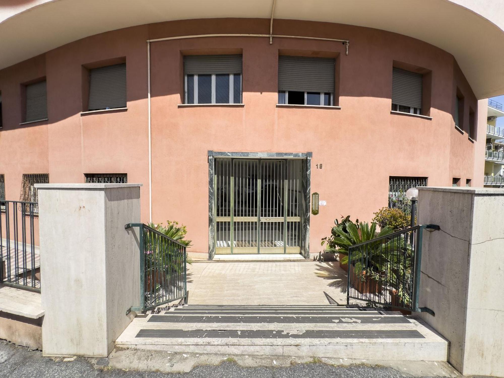 Apartment Lightsome And Large Family
